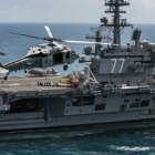 Escuadrón de Helicópteros de Combate Marítimo (HSC) 9 mientras vuela junto al portaaviones USS George H.W. Bush