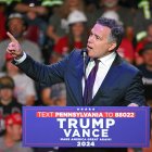 Dave McCormick en un acto de campaña/ Jim Watson