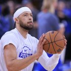 Cade Cunningham #2 de los Detroit Pistons durante el calentamiento previo a su partido