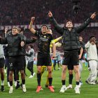 Los jugadores del Paris Saint-Germain celebran el pase a la final de la UEFA Champions League 2025-2026