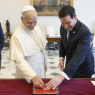 El Papa León XIV junto a Marco Rubio en el Vaticano