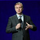 Christopher Nolan habla en un evento