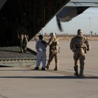 El Comando Norte de EEUU y el Comando de Transporte de EEUU apoyando los vuelos de deportación del ICE, mediante transporte aéreo militar en Fort Bliss, Texas, el 7 de febrero de 2025.