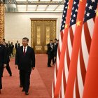 El presidente de China, Xi Jinping (derecha), y el presidente de Estados Unidos, Donald Trump, llegan a un banquete de Estado en el Gran Salón del Pueblo en Pekín el 14 de mayo de 2026.