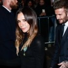 Victoria Beckham y su marido, David Beckham: Victoria Beckham, recién nombrada Caballero de la Orden de las Artes y las Letras, sale del Ministerio de Cultura acompañada de su familia en París, Francia, el 26 de enero de 2026. © Cyril Moreau/Bestimage Victoria Beckham, recientemente nombrada Caballero de la Orden de las Artes y las Letras, abandona el Ministerio de Cultura junto a su familia en París, Francia, el 26 de enero de 2026.
