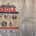 Cartel sobre cómo prevenir el ébola en Uganda. Imagen de archivo