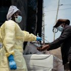 Los mecanismos sanitarios en África tratan de controlar el nuevo brote de ébola (Archivo)