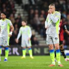 Erling Haaland, del Manchester City (a la derecha), observa el partido de la Premier League disputado en el Vitality Stadium, en Bournemouth. Fecha de la imagen: martes, 19 de mayo de 2026.