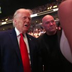 Donald Trump junto a Dana White/ Julia Demaree Nikhinson