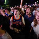 Fans de los Knicks en Central Park este sábado.