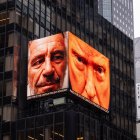 Publicidad digital en Times Square que muestra a Jeffrey Epstein y a Donald Trump/ Adam Gray
