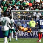 El portero de Senegal, el número 16, Edouard Mendy, encaja el tercer gol de Francia, marcado por el delantero número 10, Kylian Mbappé, durante el partido de fútbol del Grupo I del Mundial de 2026 entre Francia y Senegal, disputado en el Estadio de Nueva York/Nueva Jersey, en East Rutherford, el 16 de junio de 2026.
