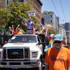 Scott Wiener, miembro del Senado del Estado de California, participa en el Desfile del Orgullo de San Francisco, celebrado en San Francisco (California), el 29 de junio de 2025.