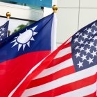 Banderas de Taiwán y Estados Unidos / I-Hwa Cheng