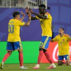 Juanfer Quintero y Davinson Sánchez celebran el triunfo colombiano