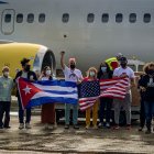Miembros de Puentes de Amor, The People's Forum y CODEPINK llegando a Cuba (Archivo)