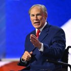 Greg Abbott en Milwaukee, Wisconsin/ Patrick T. Fallon