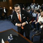 El fiscal general interino de Estados Unidos, Todd Blanche, se retira tras una audiencia del Comité Judicial del Senado sobre su nominación para el cargo de fiscal general, el 15 de julio de 2026.