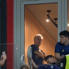 El padre de Lionel Messi, el delantero argentino con el dorsal número 10, Jorge Messi (izquierda), espera en la tribuna antes del inicio del partido de fútbol del Grupo C del Mundial de Catar 2022 entre Polonia y Argentina, que se disputa en el Estadio 974 de Doha el 30 de noviembre de 2022.