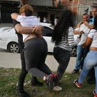 Algunos presos políticos se reúnen con sus familiares tras ser liberados este 14 de agosto.