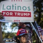 Imagen de seguidores hispanos del presidente Trump