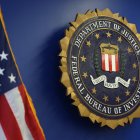 Logo del FBI en un edificio federal en Los Ángeles/ Patrick T. Fallon