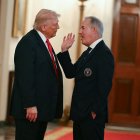 Donald Trump, y el propietario gerente del Inter Miami, Jorge Mas, conversan tras un acto en honor al Inter Miami CF