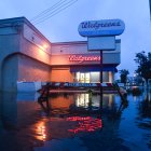 Las aguas de la inundación afectan a negocios en Ocean City, Nueva Jersey, el 26 de septiembre de 2026.