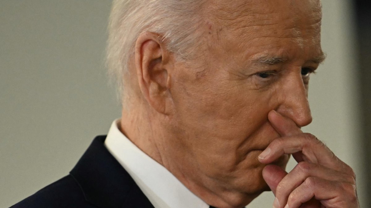 Las personas cercanas al presidente Biden están preocupadas por su deterioro físico-cognitivo