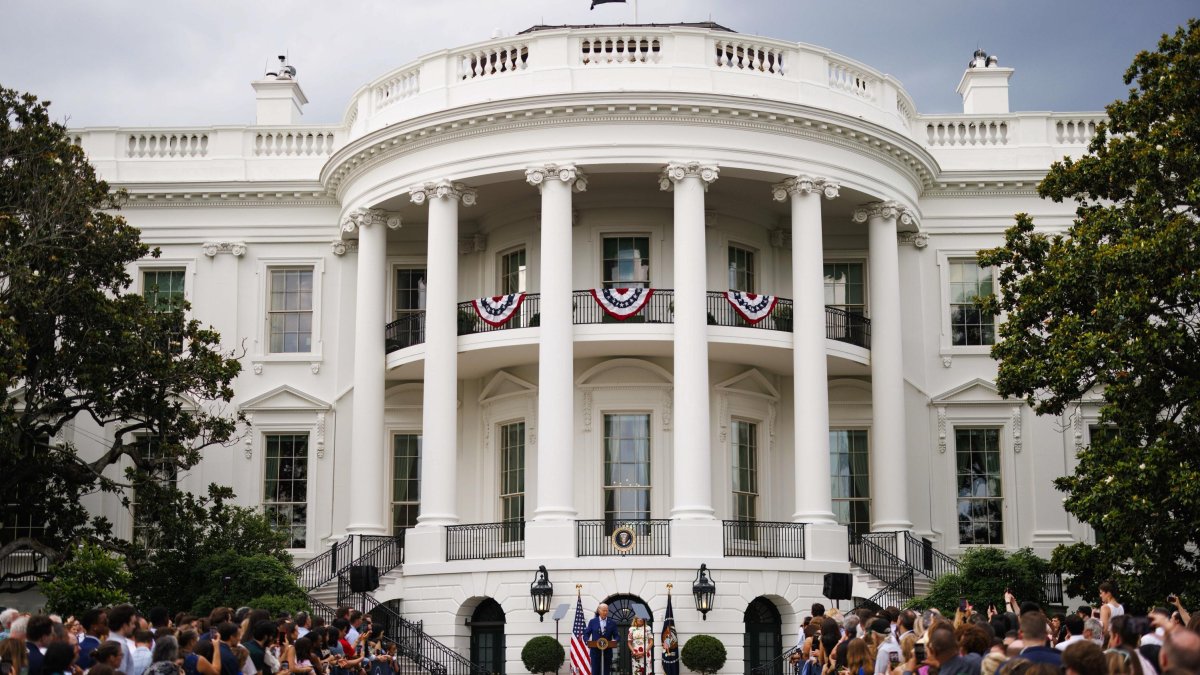 Joe Biden en los jardines de la Casa Blanca