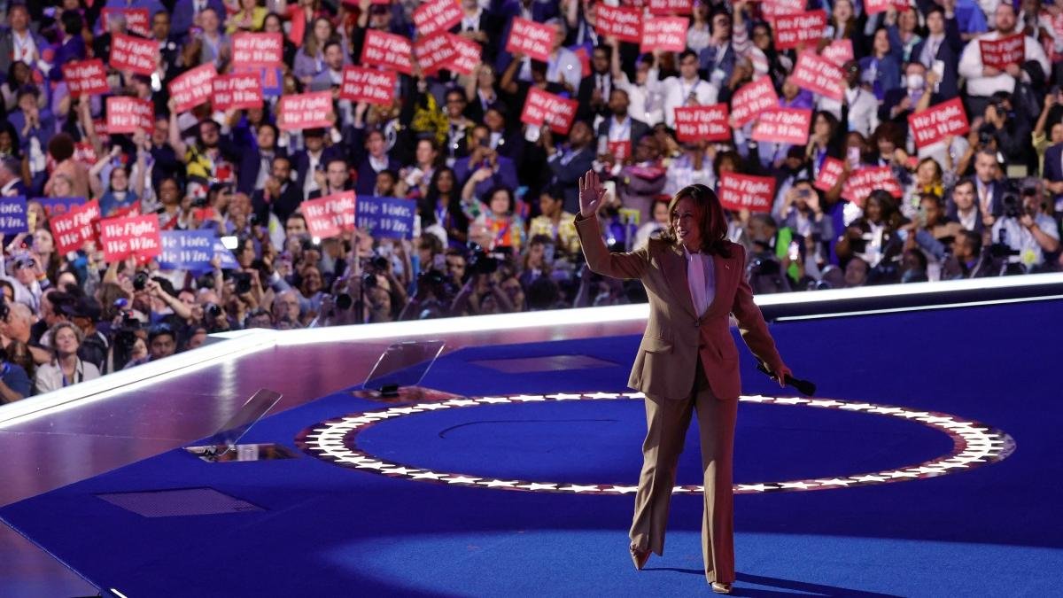Kamala Harris en el primer día de la Convención Nacional Demócrata/ KAMIL KRZACZYNSKI / AFP