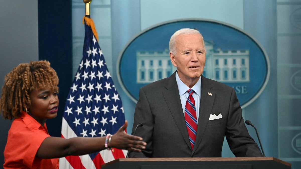 Fue la primera vez que el presidente Biden respondió preguntas desde la sala de prensa/ Andrew Caballero- Reynolds