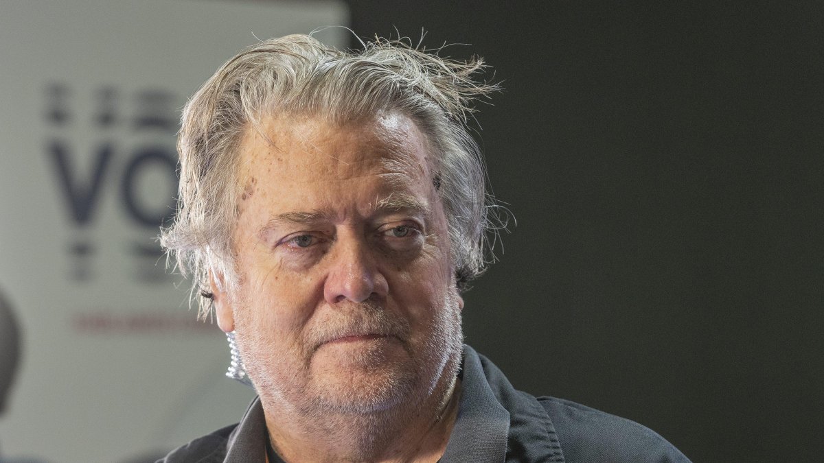 Steve Bannon, con VOZ en el CPAC 2022