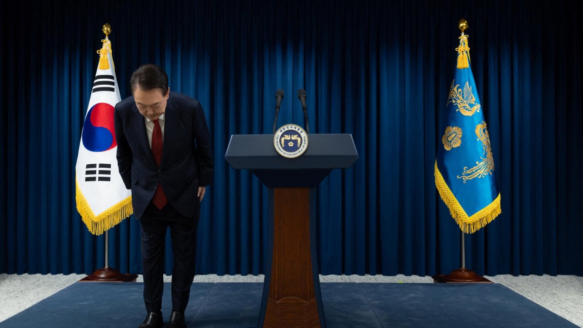 Yoon Suk Yeol apologizes in message to nation.