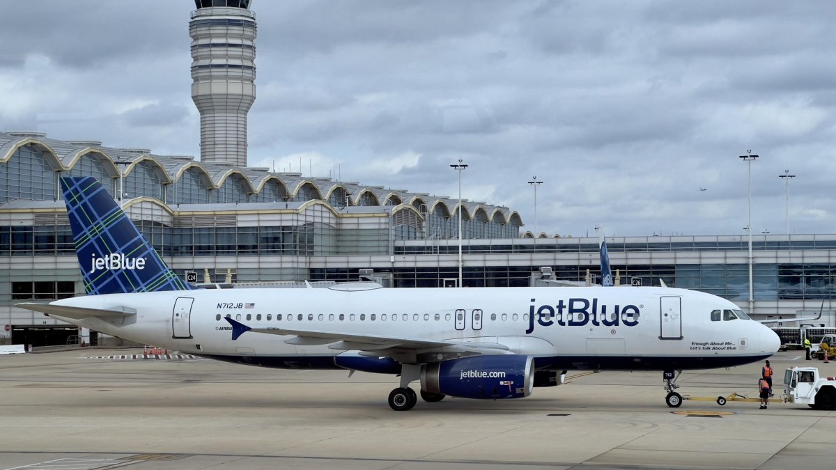 A JetBlue plane