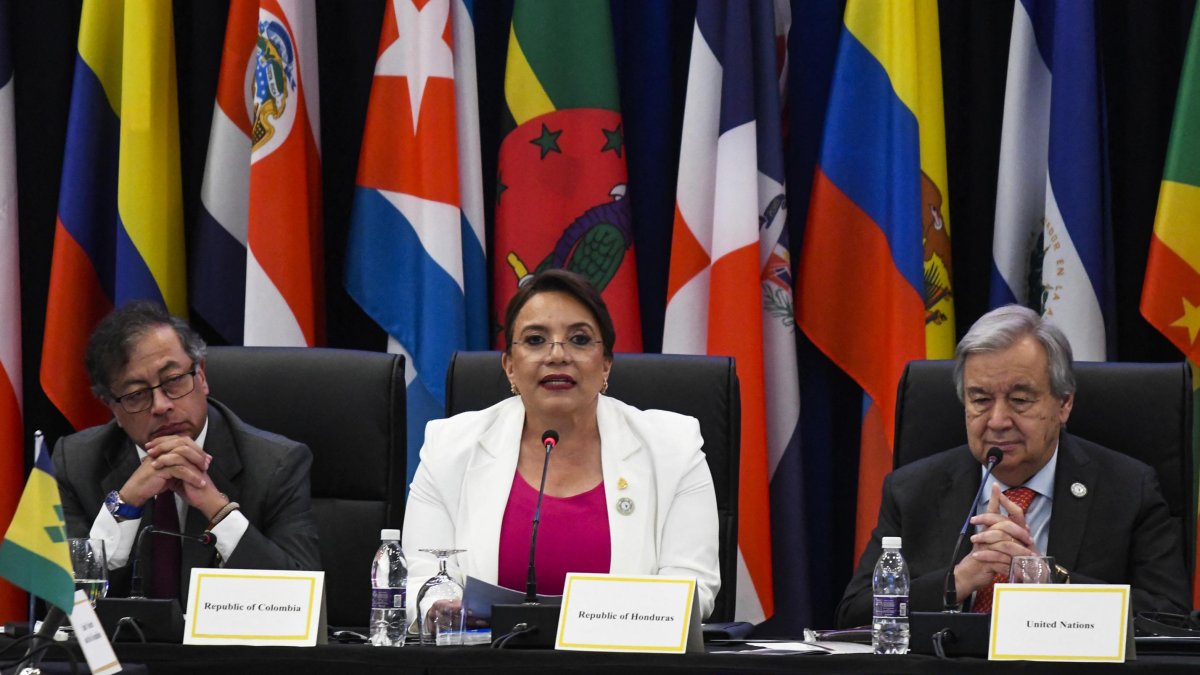 Los presidentes Xiomara Castro (Honduras) y Gustavo Petro (Colombia) en una reunión de la CELAC