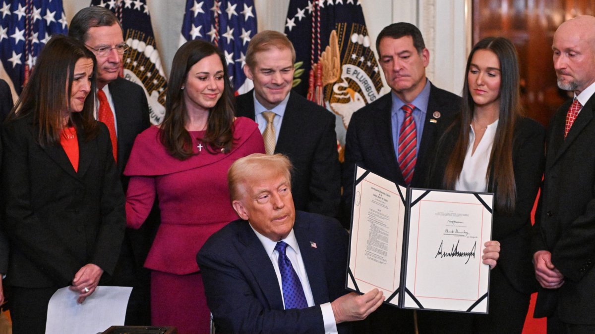 Trump signed his first bill since returning to the White House/ Roberto Schmidt.