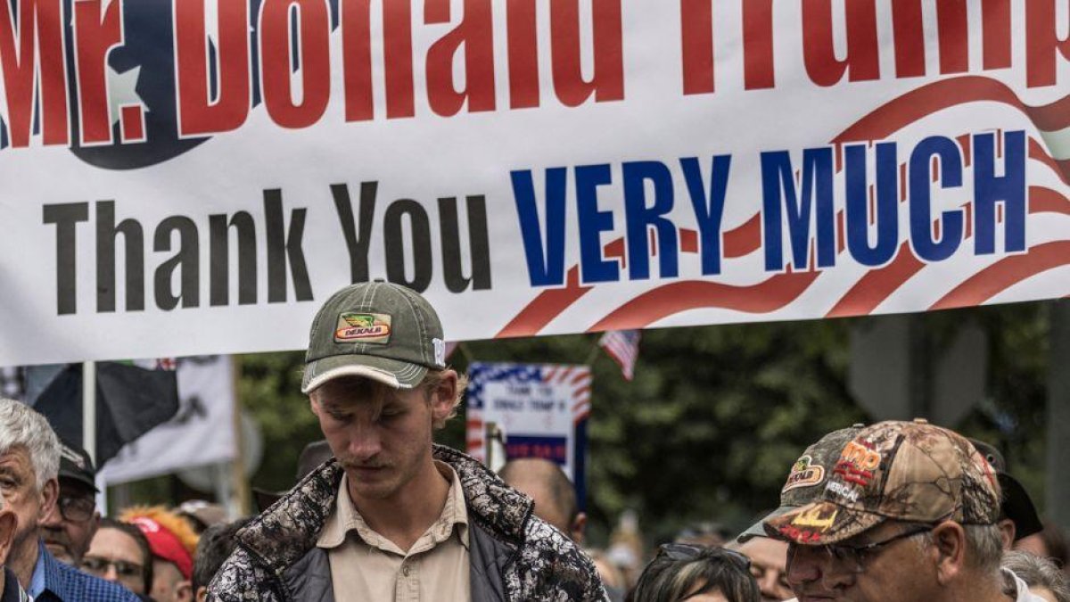 Banner in support of Trump
