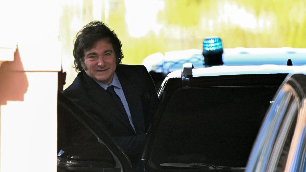Javier Milei, leaving the Casa Rosada.