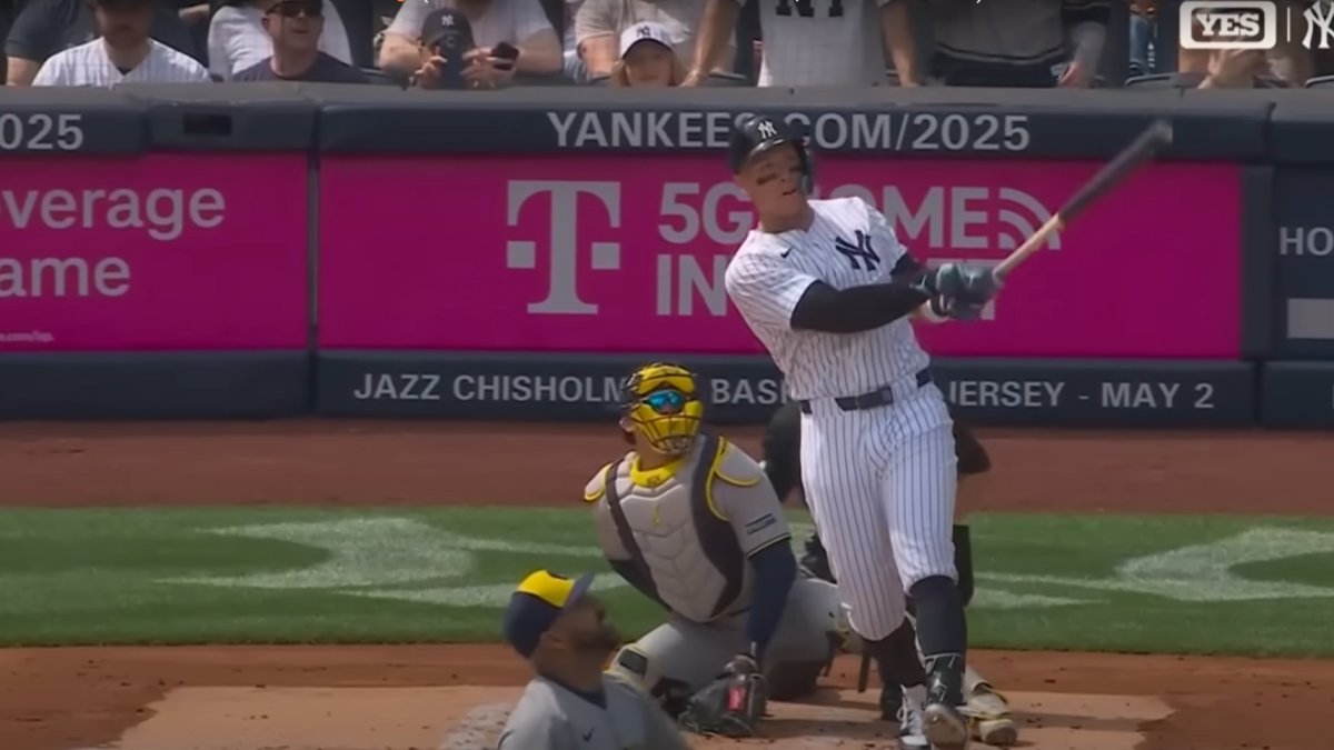 Aaron Judge knocks it out of the park