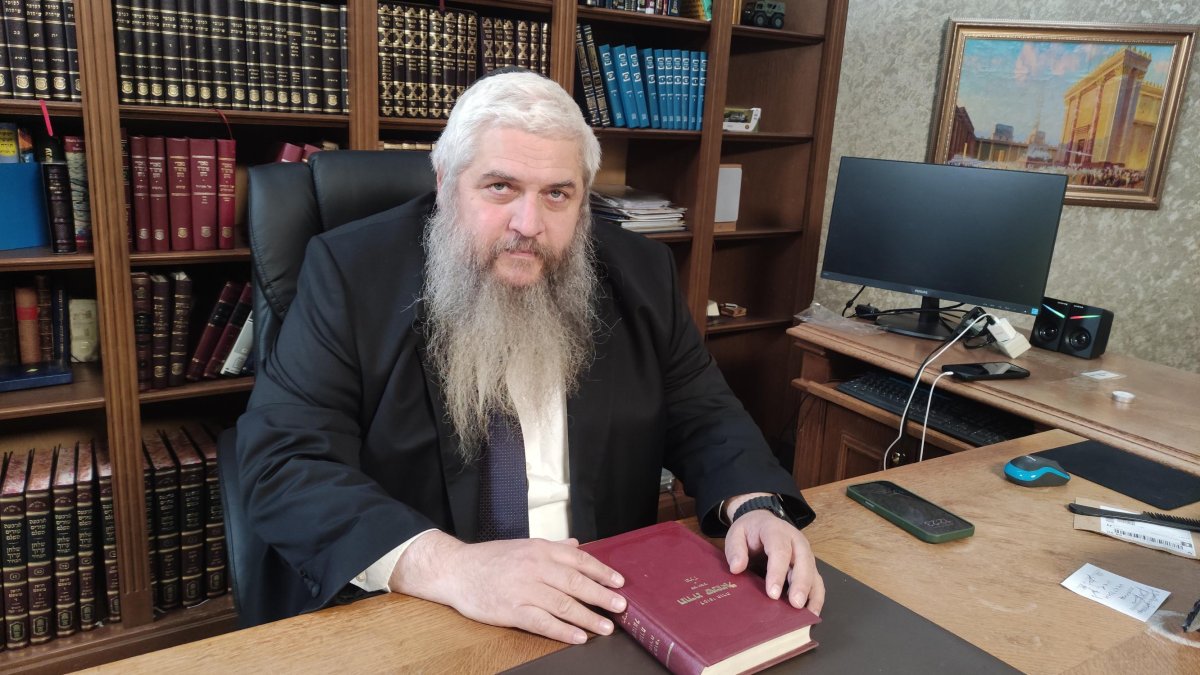 Ukrainian Rabbi Moshe Azman