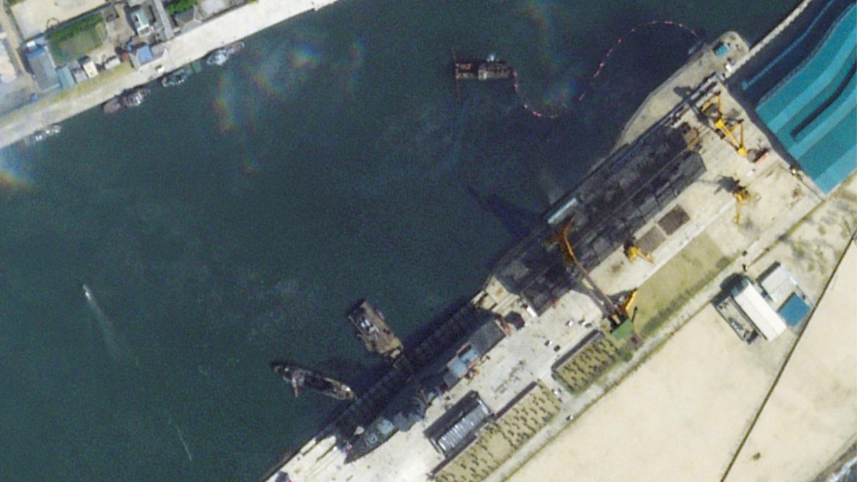 Corea del Norte. Accidente en la botadura de un destructor naval