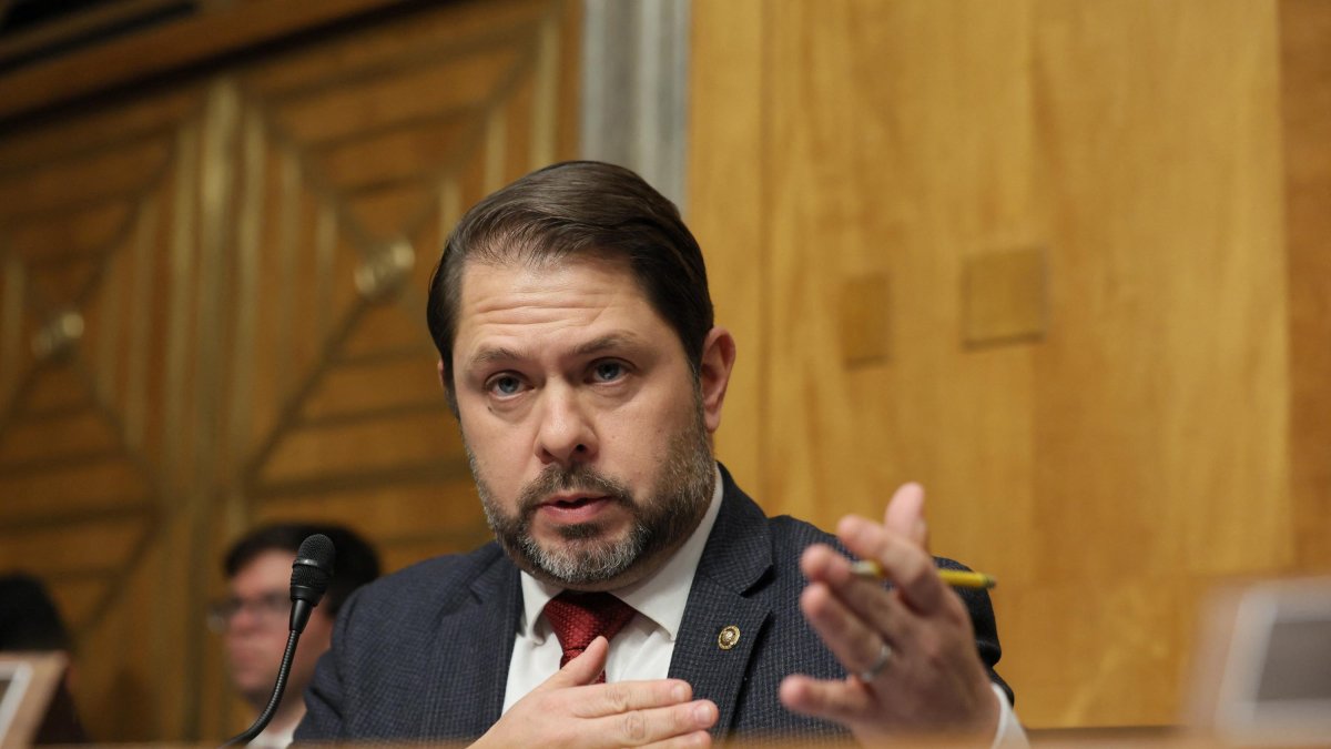 Senator Gallego on Capitol Hill/ Jemal Countess.