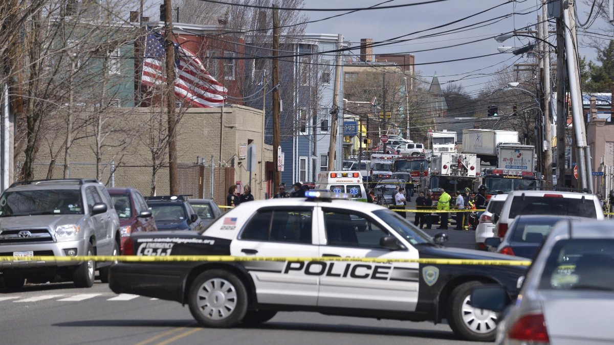 Un auto de policía en una zona perimetrada (Archivo)