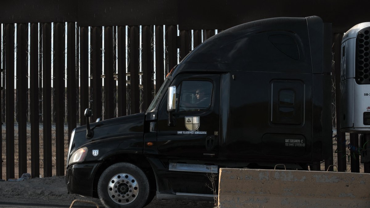 Un camión de envíos