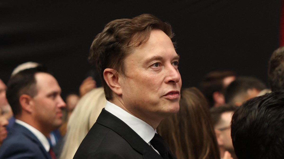 Musk in Arizona/ Patrick T. Fallon.