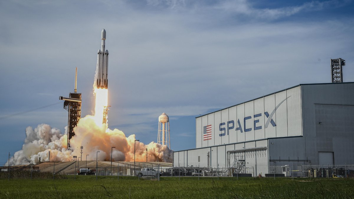Un cohete de SpaceX a punto de despegar