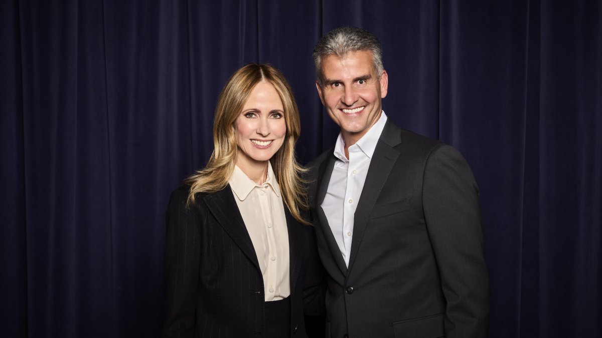 Josh D’Amaro, próximo CEO de Disney, y Dana Walden, nueva directora creativa