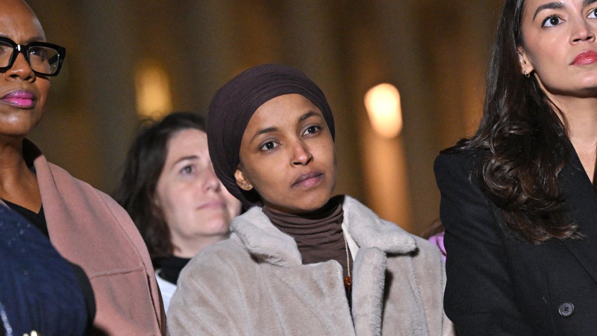 Las representantes demócratas Cori Bush, Ayanna Pressley, Ilhan Omar y Alexandria Ocasio-Cortez.