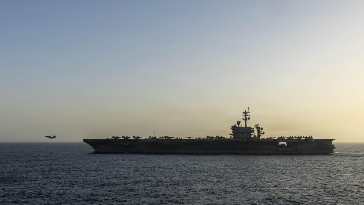 El USS Abraham Lincoln, durante el bloqueo de los puertos iraníes